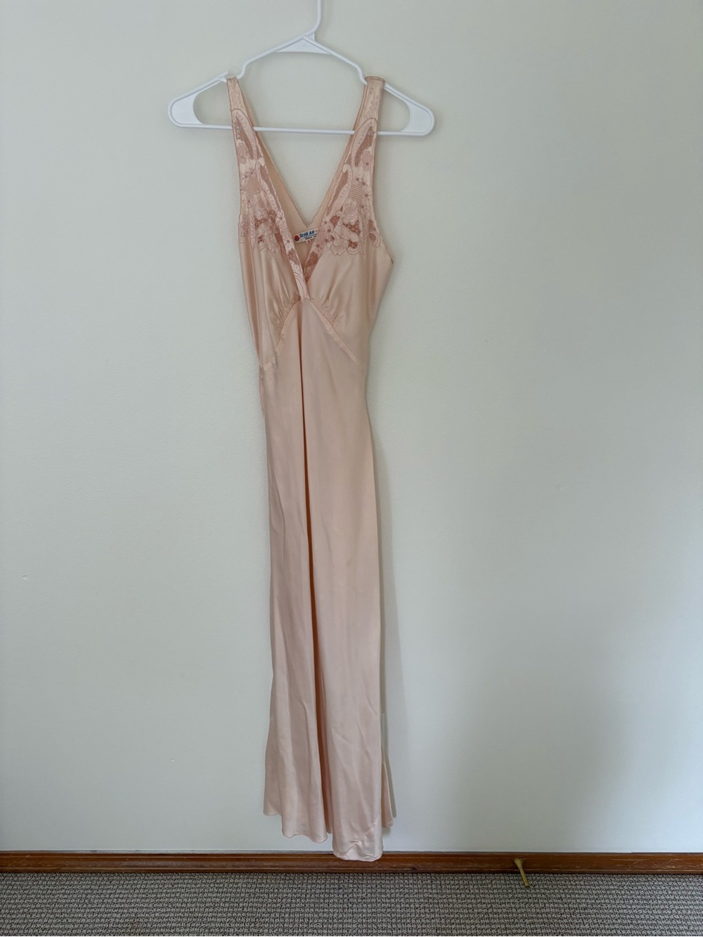 Tung Ah 100% Pure Silk Hand Embroidered Vintage Peach Maxi Dress Medium